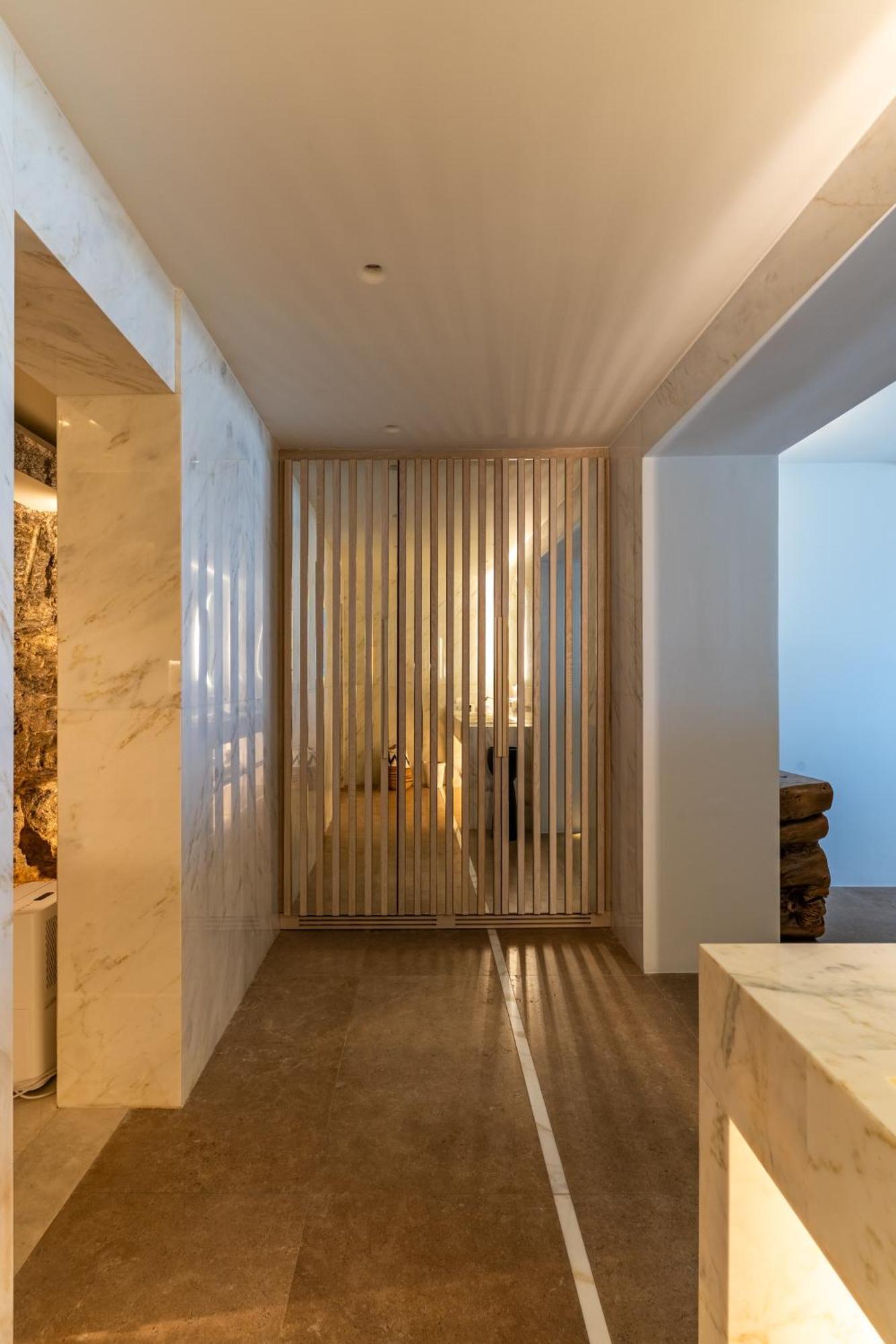 νumi Boutique Hotel
